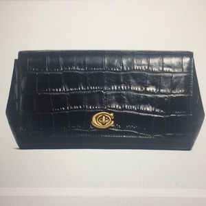 NWT. Coach Alexa Turnlock Clutch